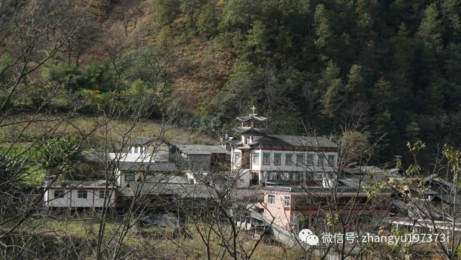 山谷里的天主教堂